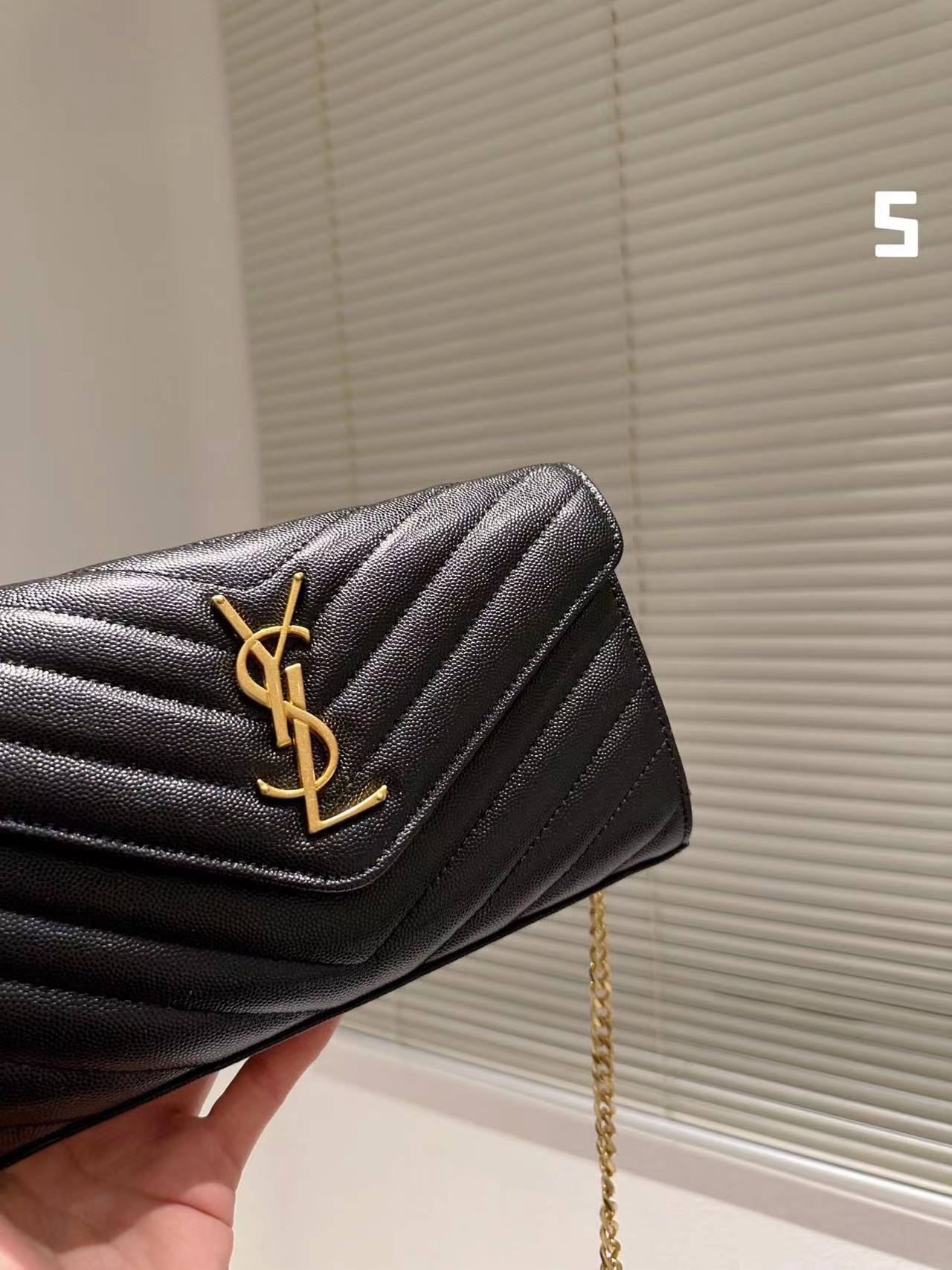 Luxury accessories A41