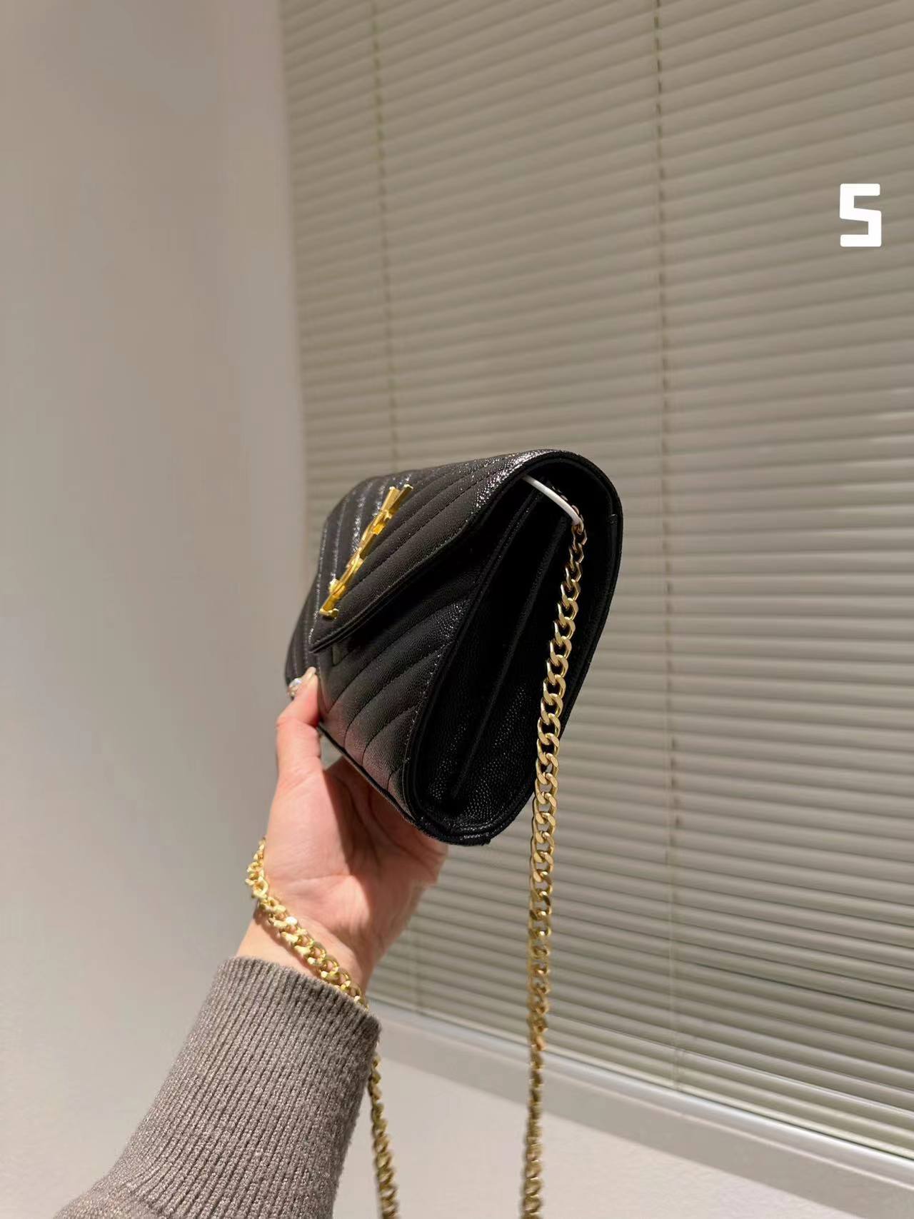 Luxury accessories A41