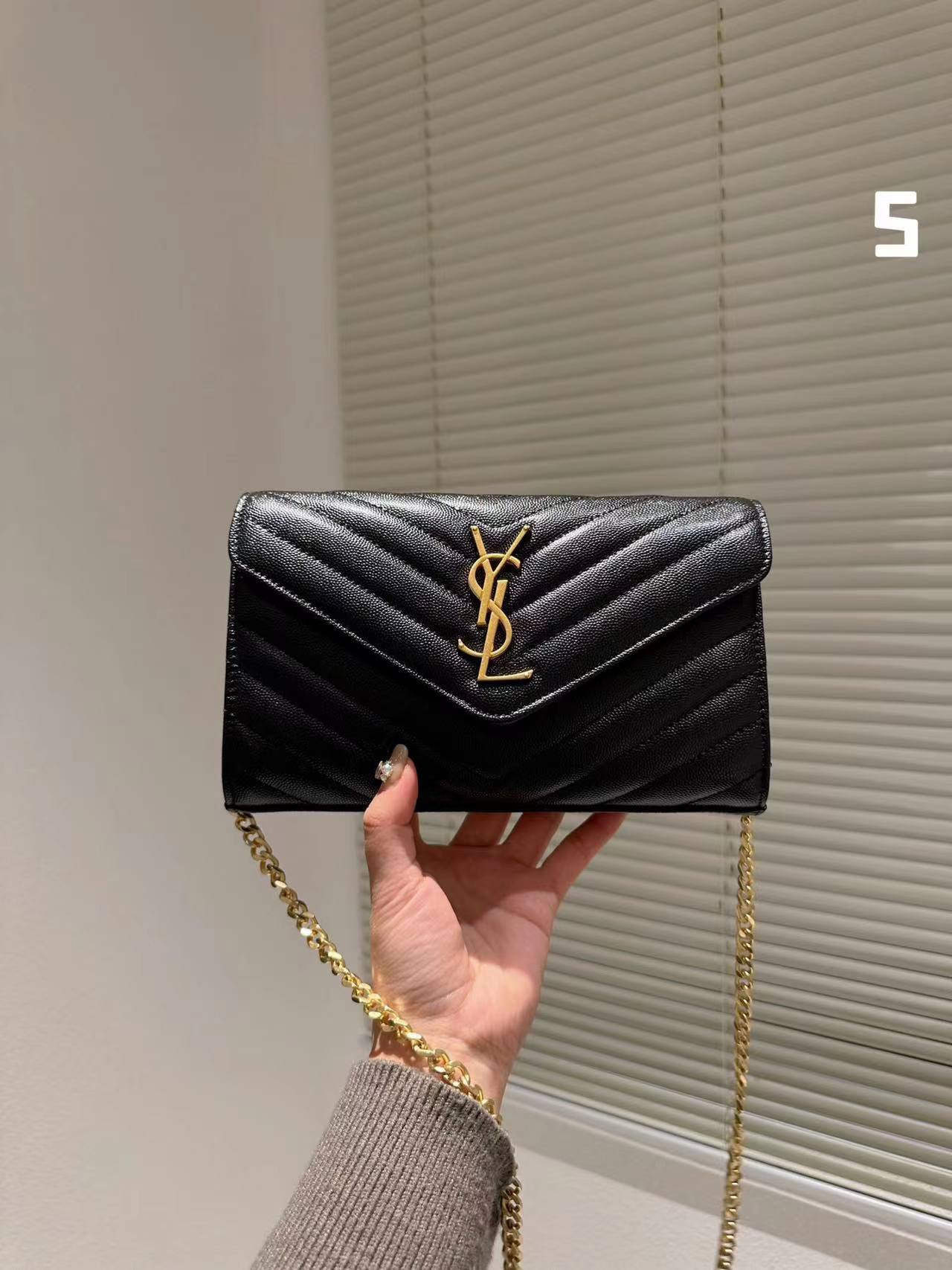 Luxury accessories A41