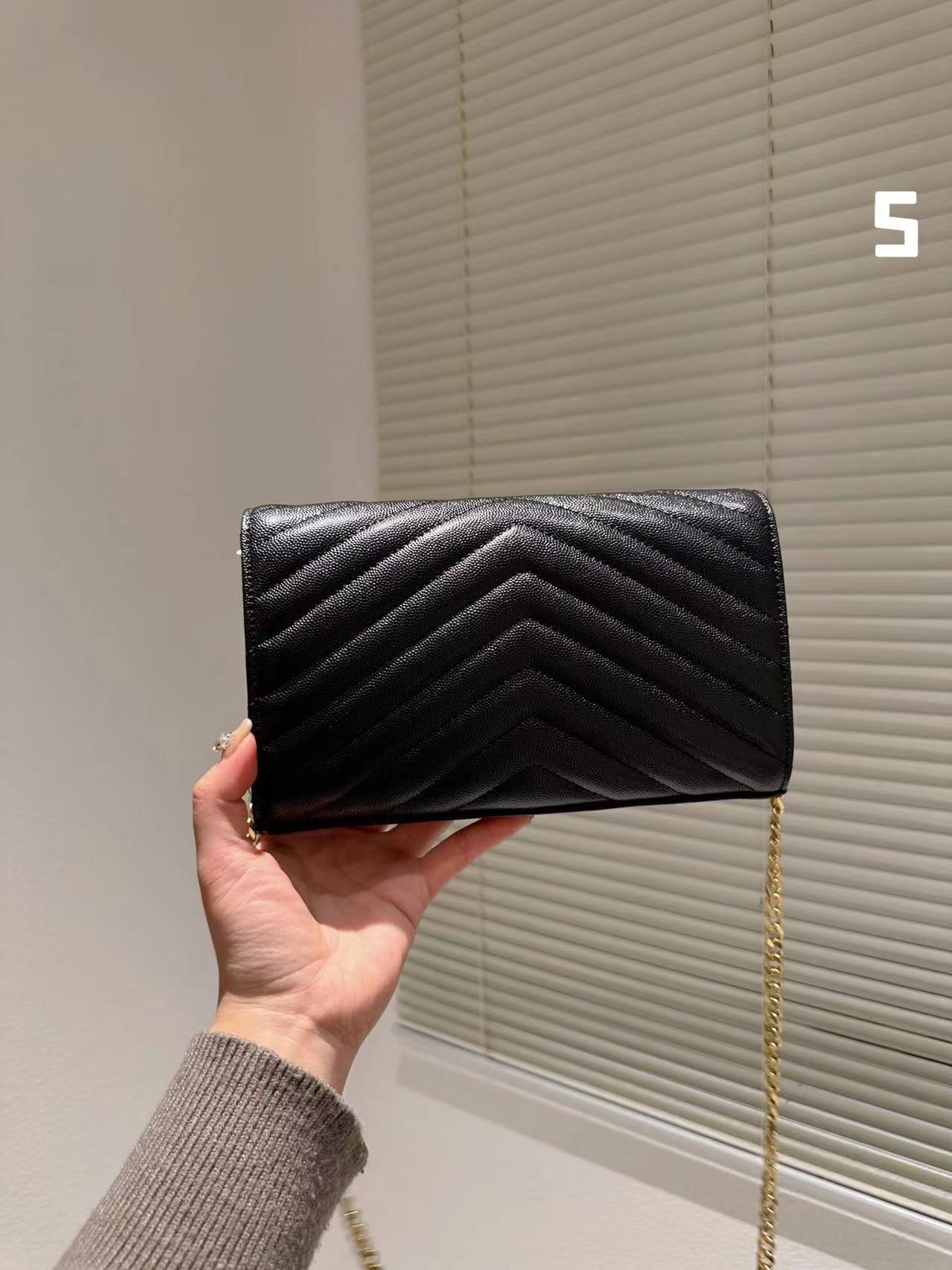 Luxury accessories A41