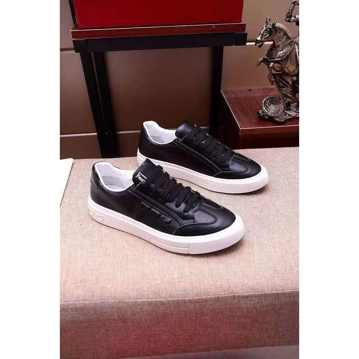 Sneaker shoes FOR WOMEN AND MEN