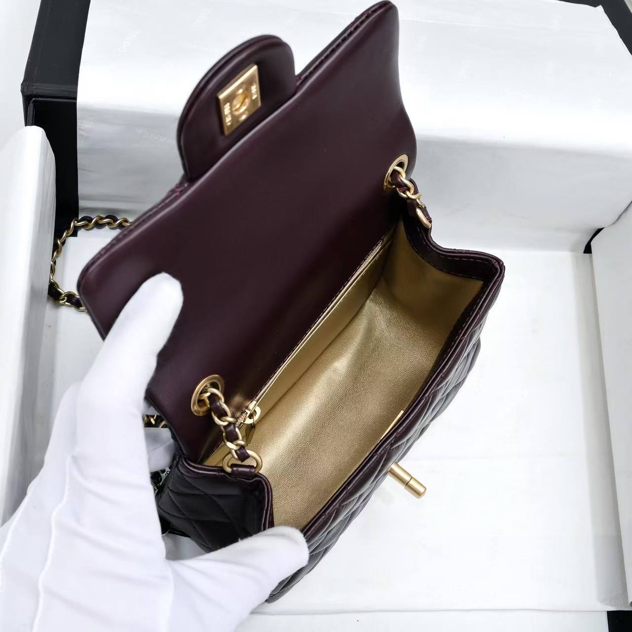 Customized luxury women's handbags