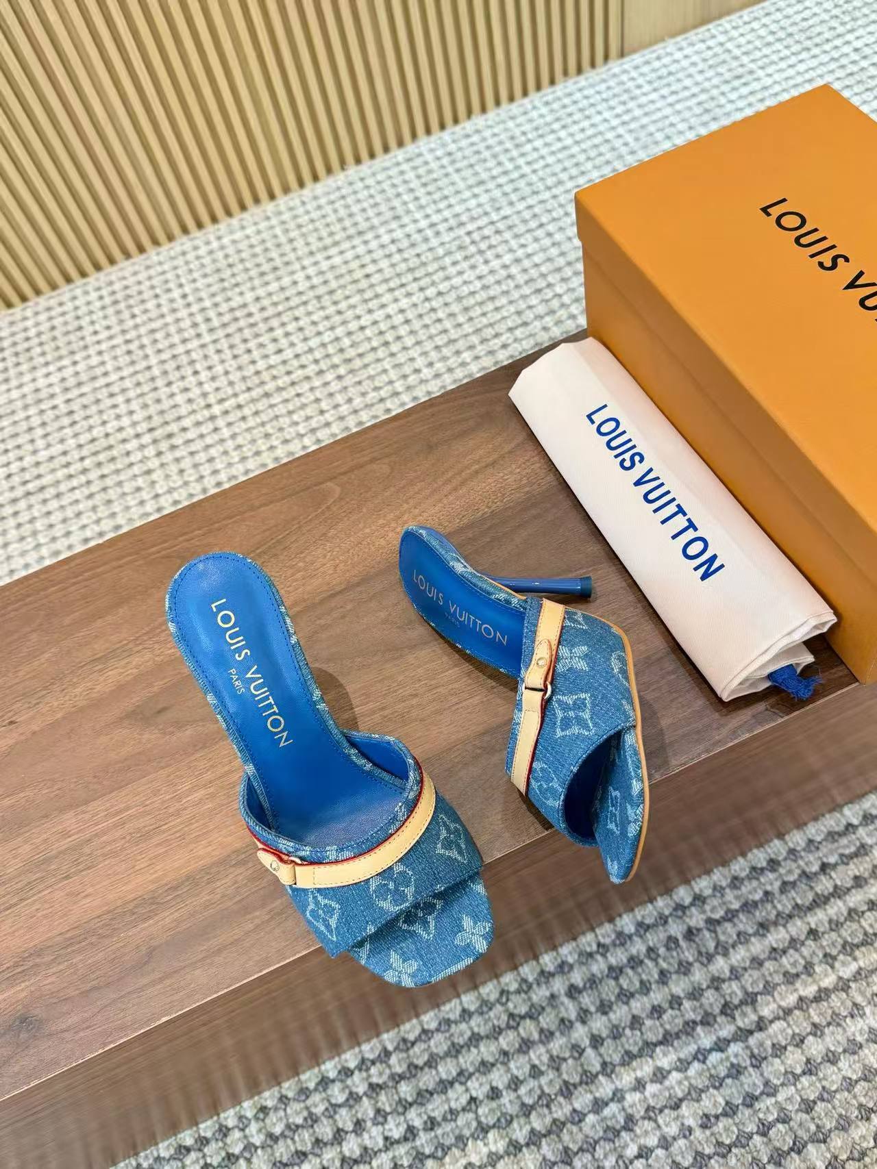 Custom-made luxury slippers