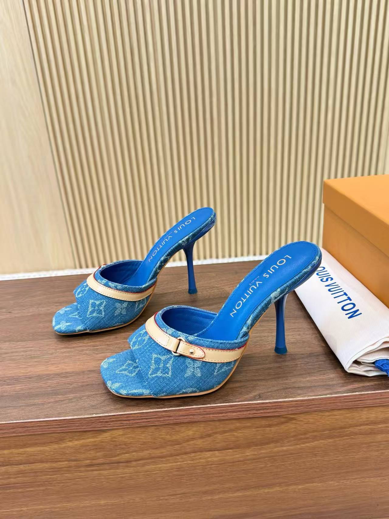 Custom-made luxury slippers