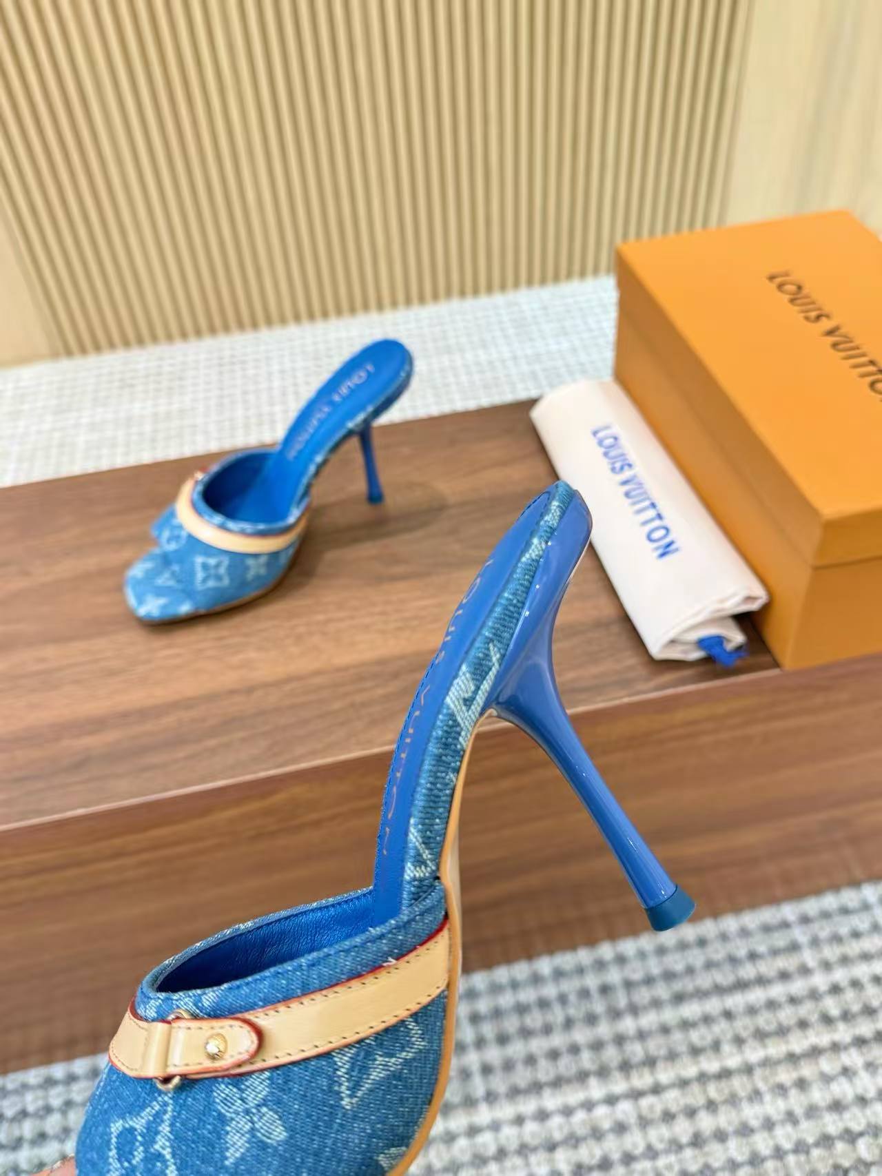 Custom-made luxury slippers