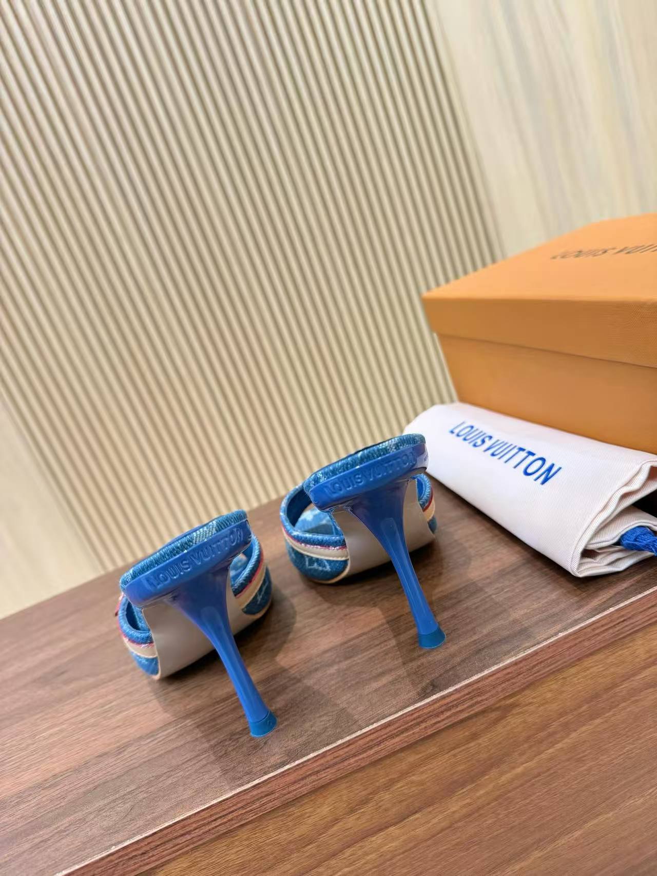 Custom-made luxury slippers