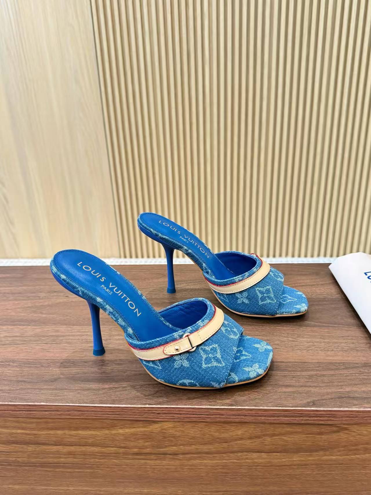 Custom-made luxury slippers
