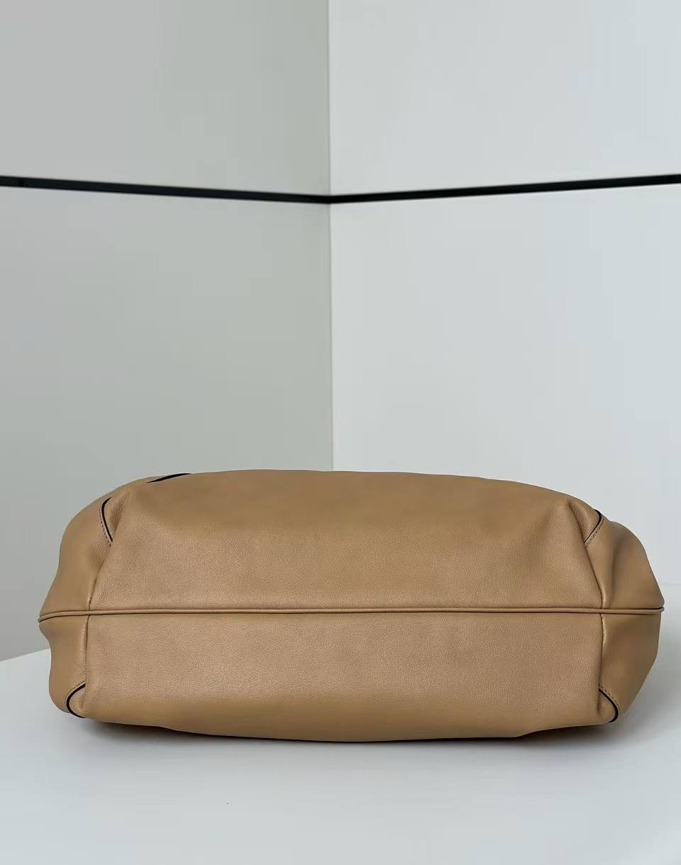 Women who customize luxury handbags