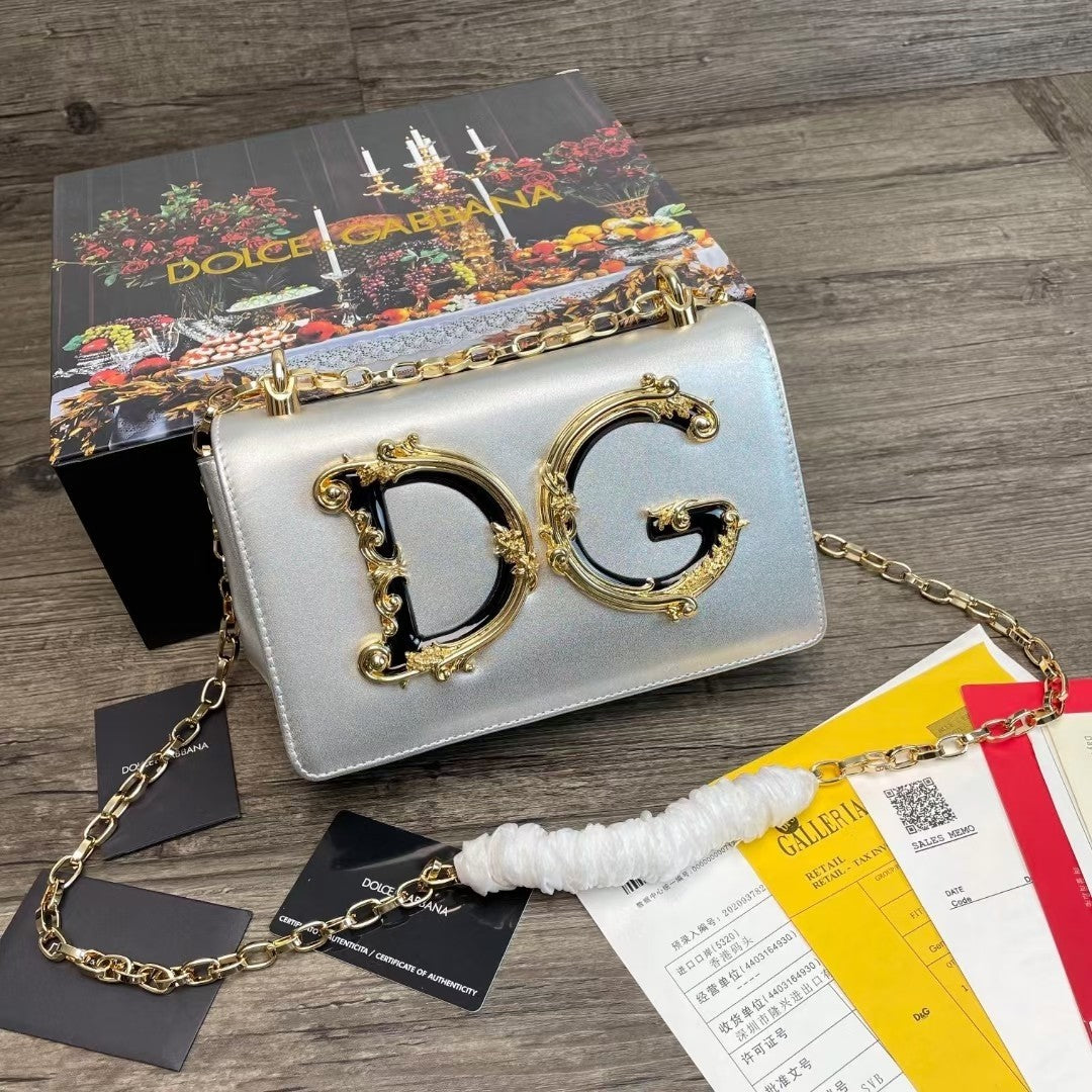 Luxury accessories A37