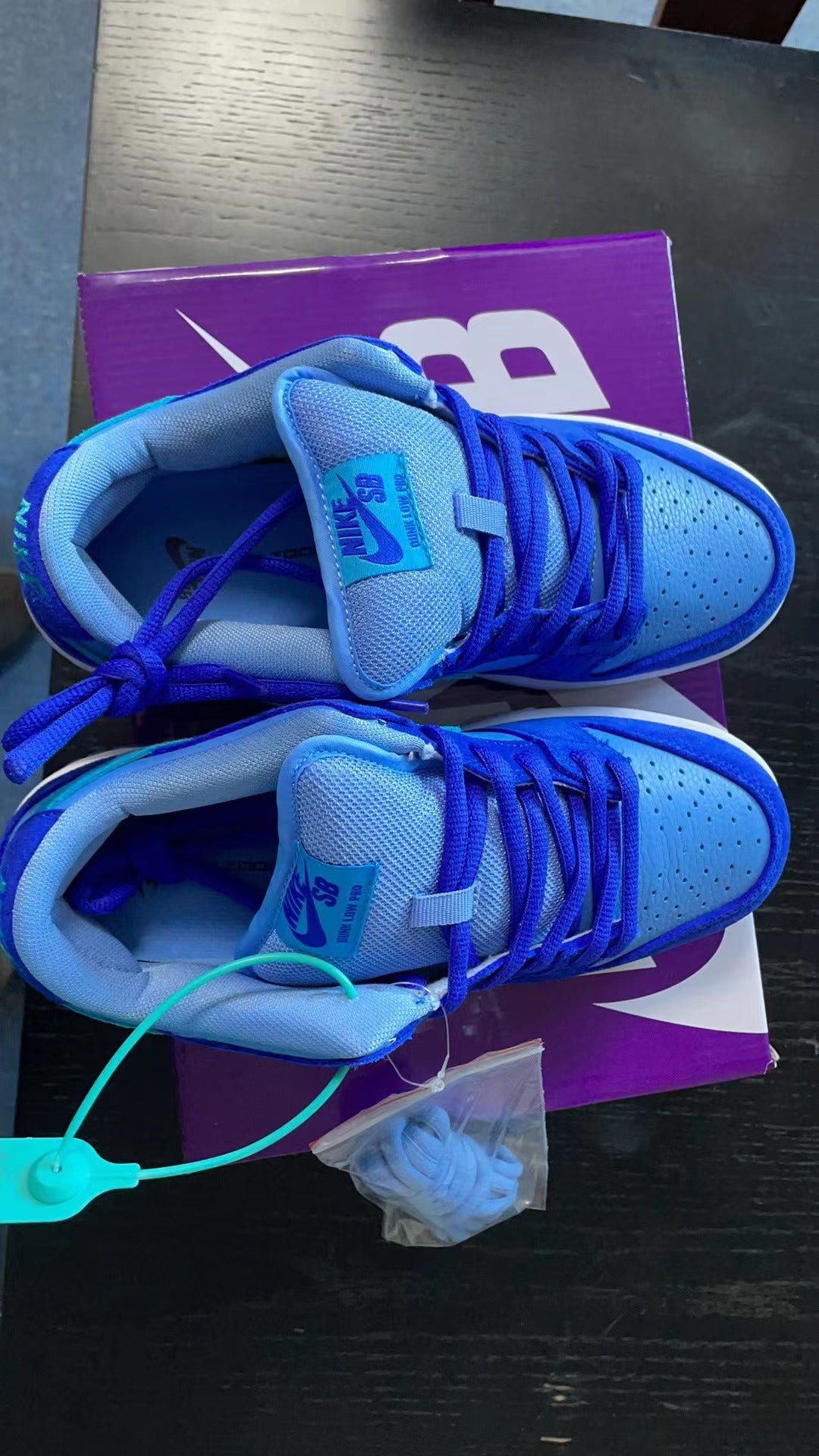 sneaker shoes SB DUNK LOW PRO BLUE RASPBERRY