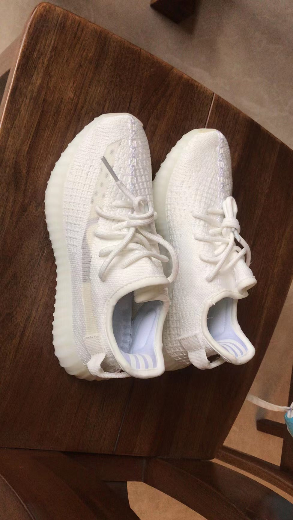 sneaker shoes  for women  and men  yeez01