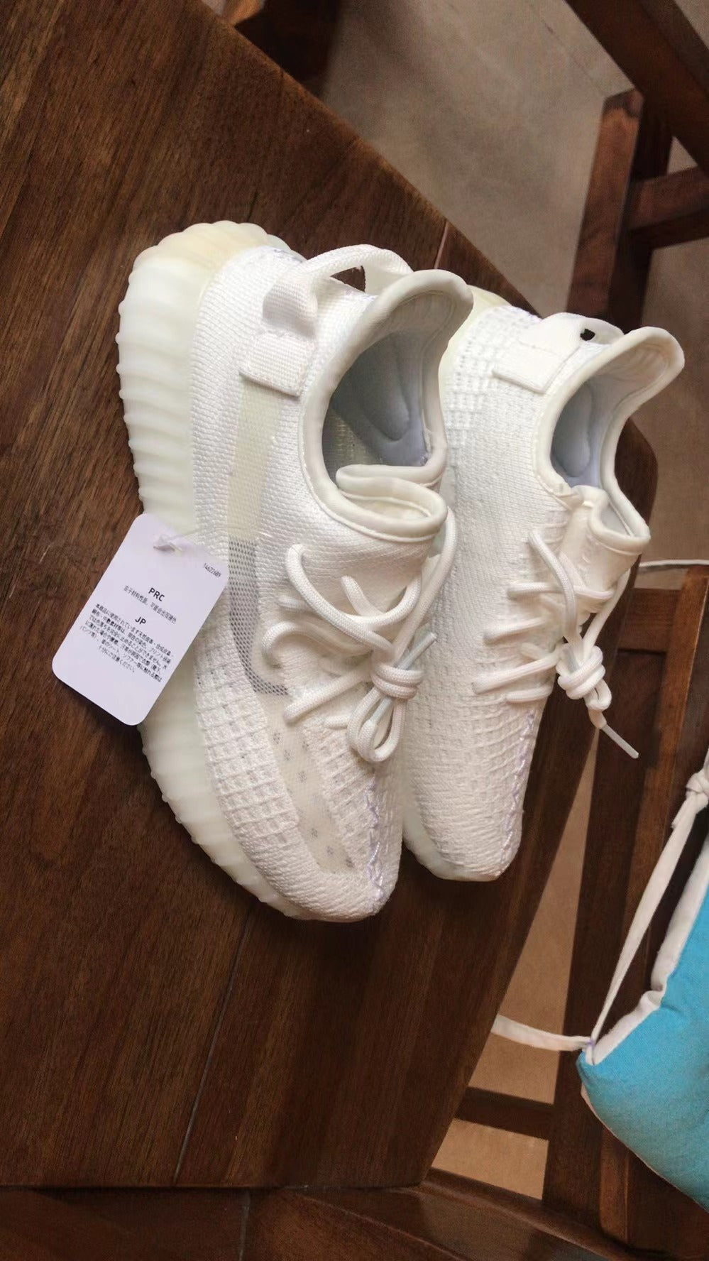 sneaker shoes  for women  and men  yeez01