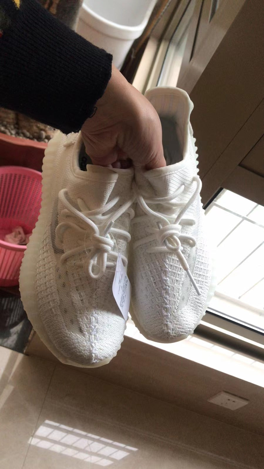 sneaker shoes  for women  and men  yeez01