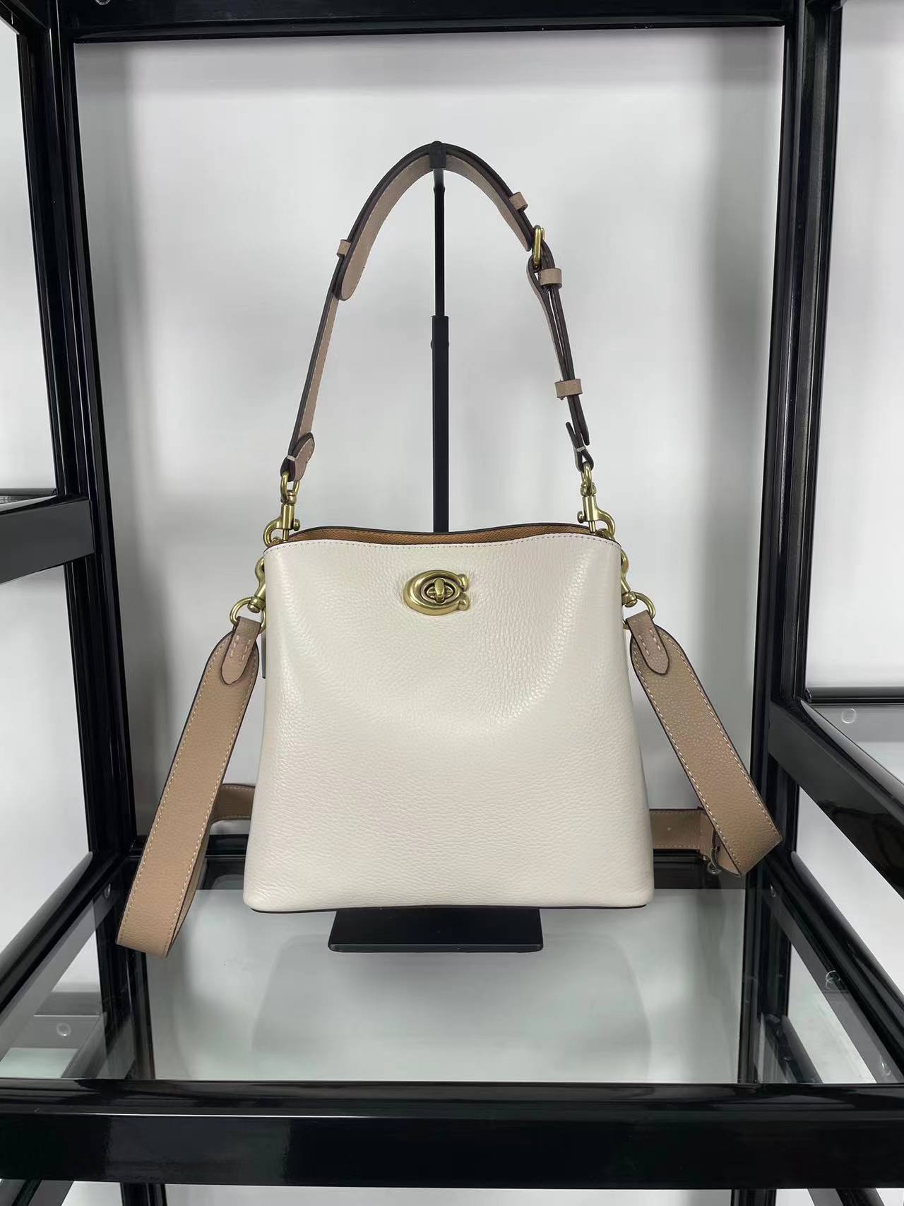 Luxury accessories women's handbag