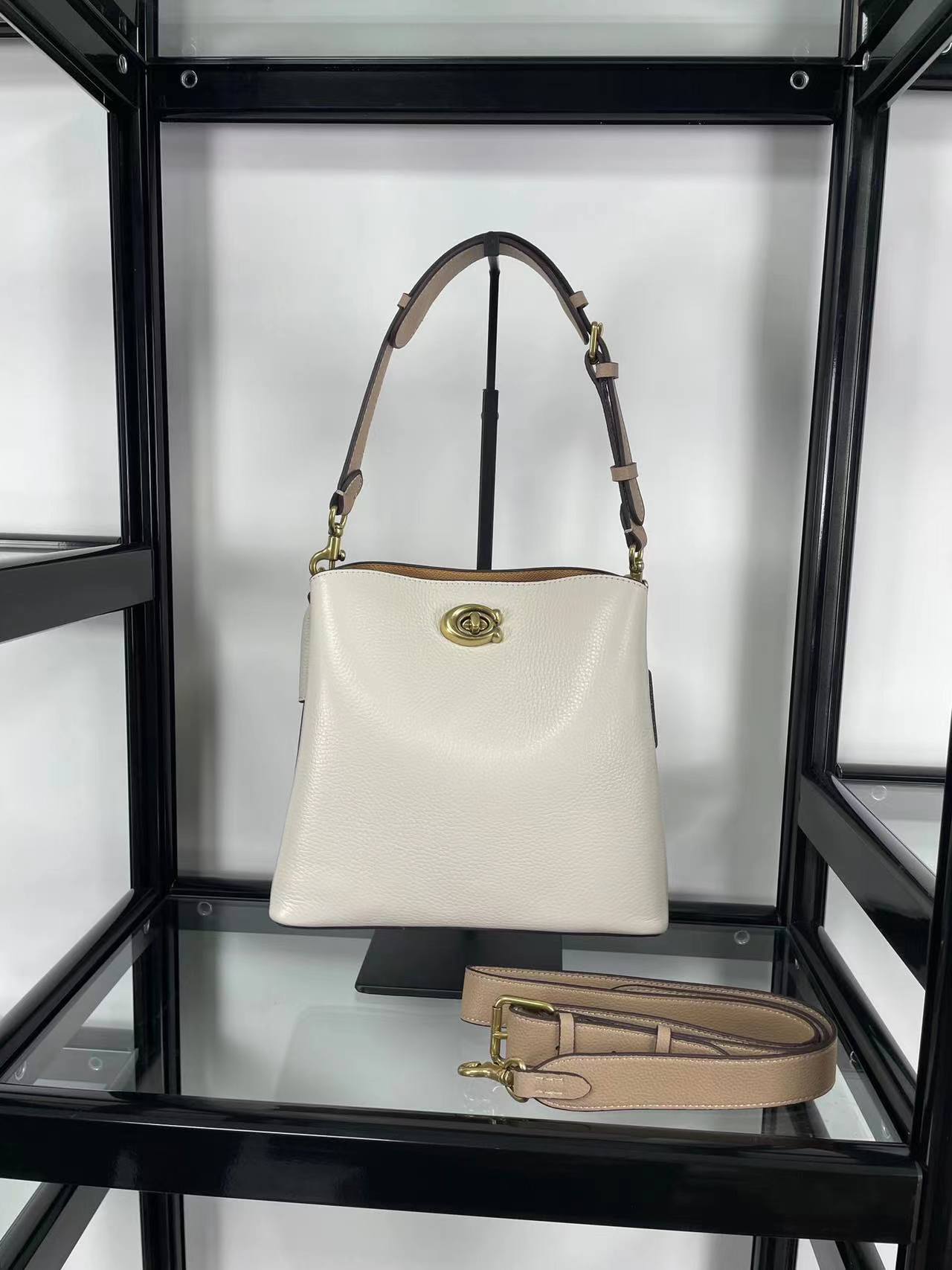Luxury accessories women's handbag