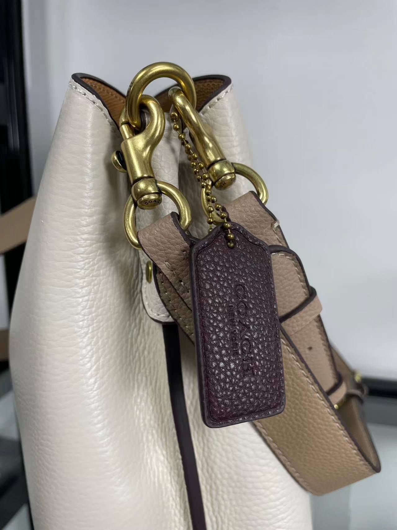 Luxury accessories women's handbag