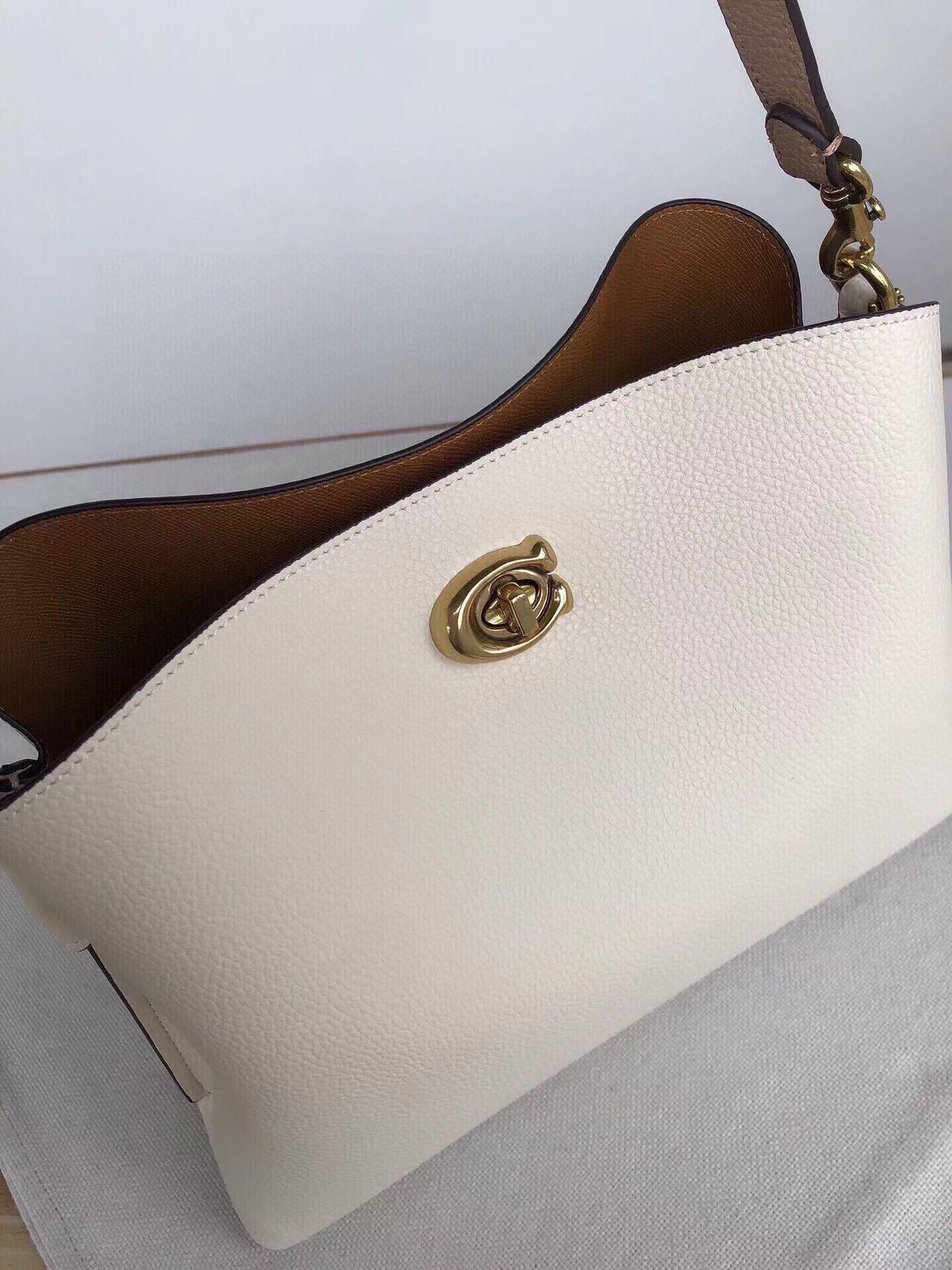 Luxury accessories women's handbag