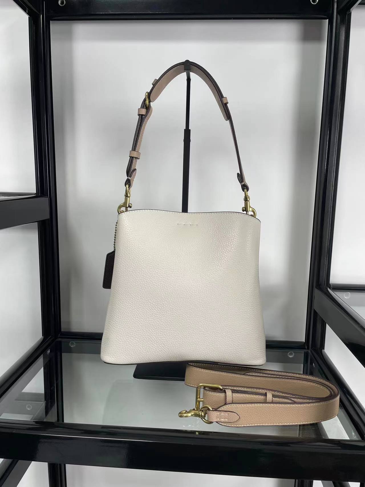 Luxury accessories women's handbag