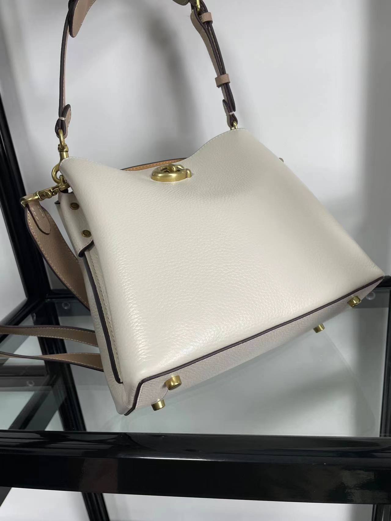 Luxury accessories women's handbag