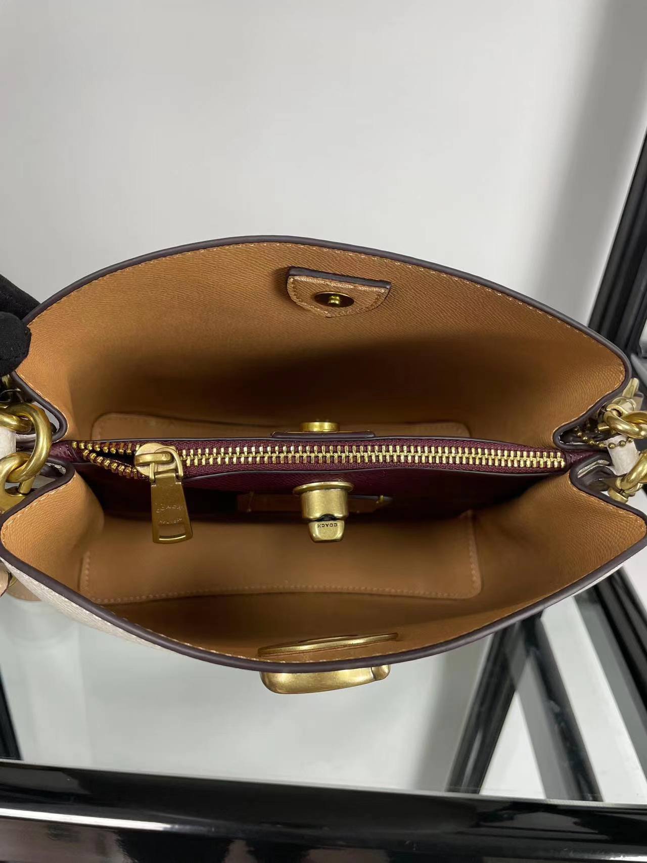 Luxury accessories women's handbag