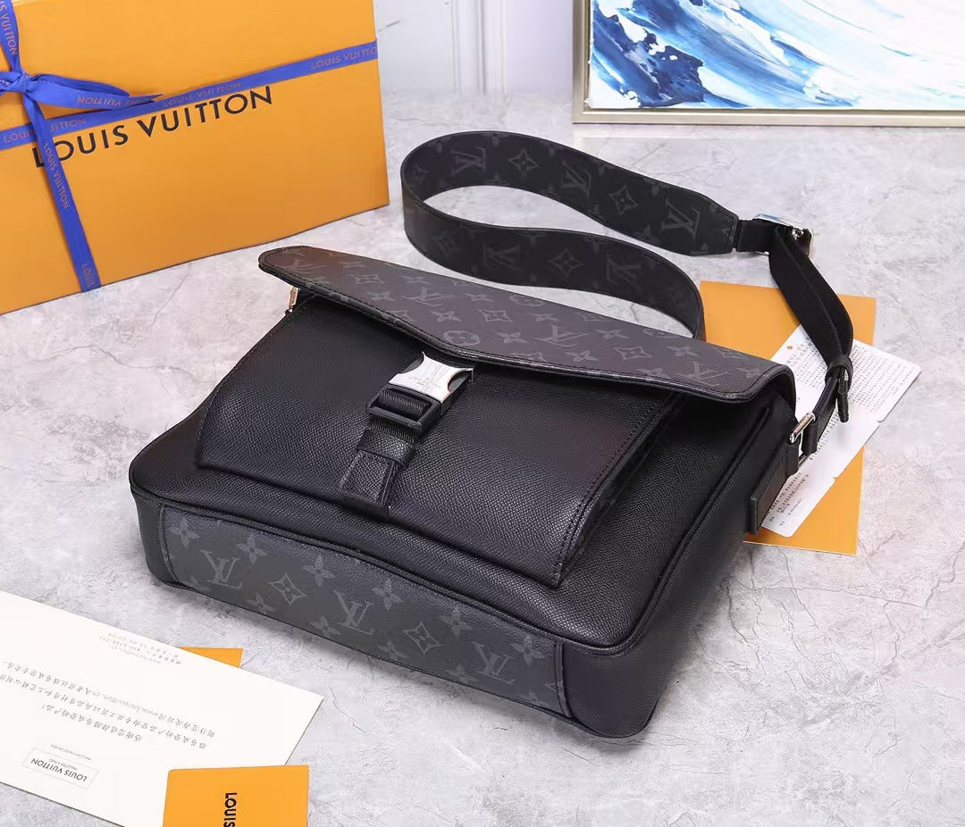 Luxury bags are suitable for men and women