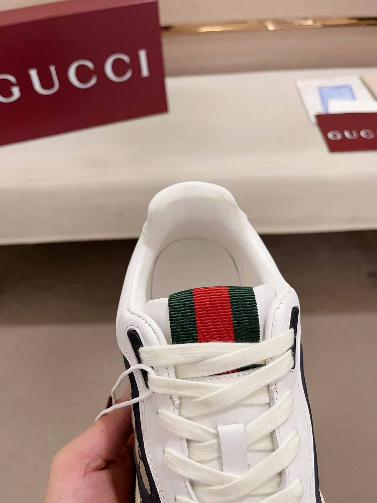 Luxury brand shoes Suitable for men and women