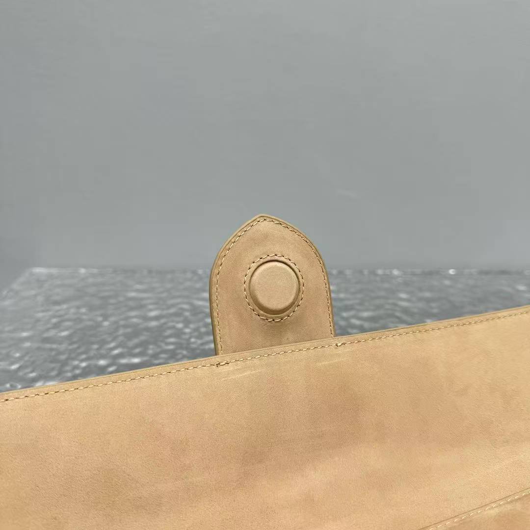 Customized luxury handbags