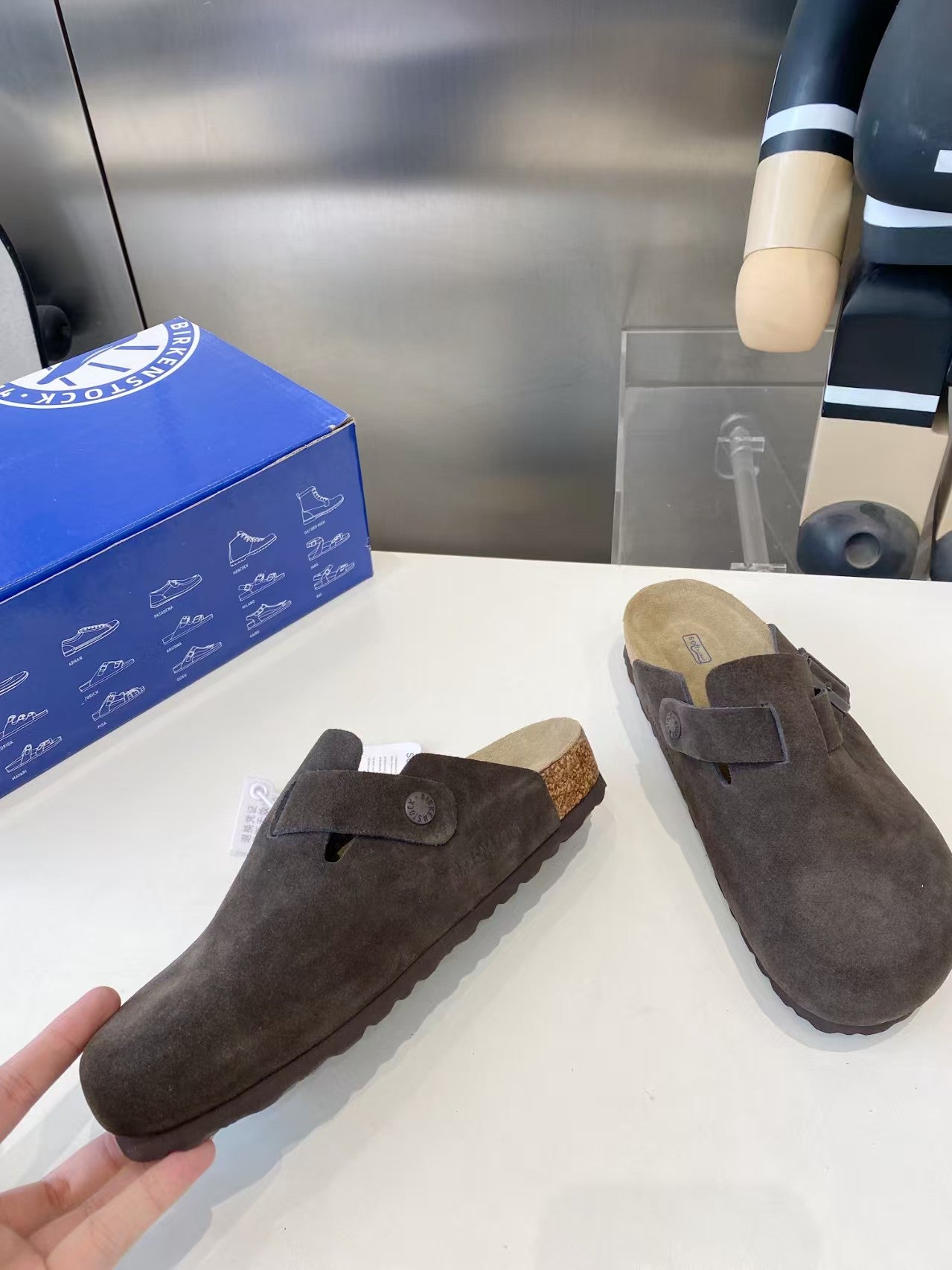 Customized high-end men's and women's slippers