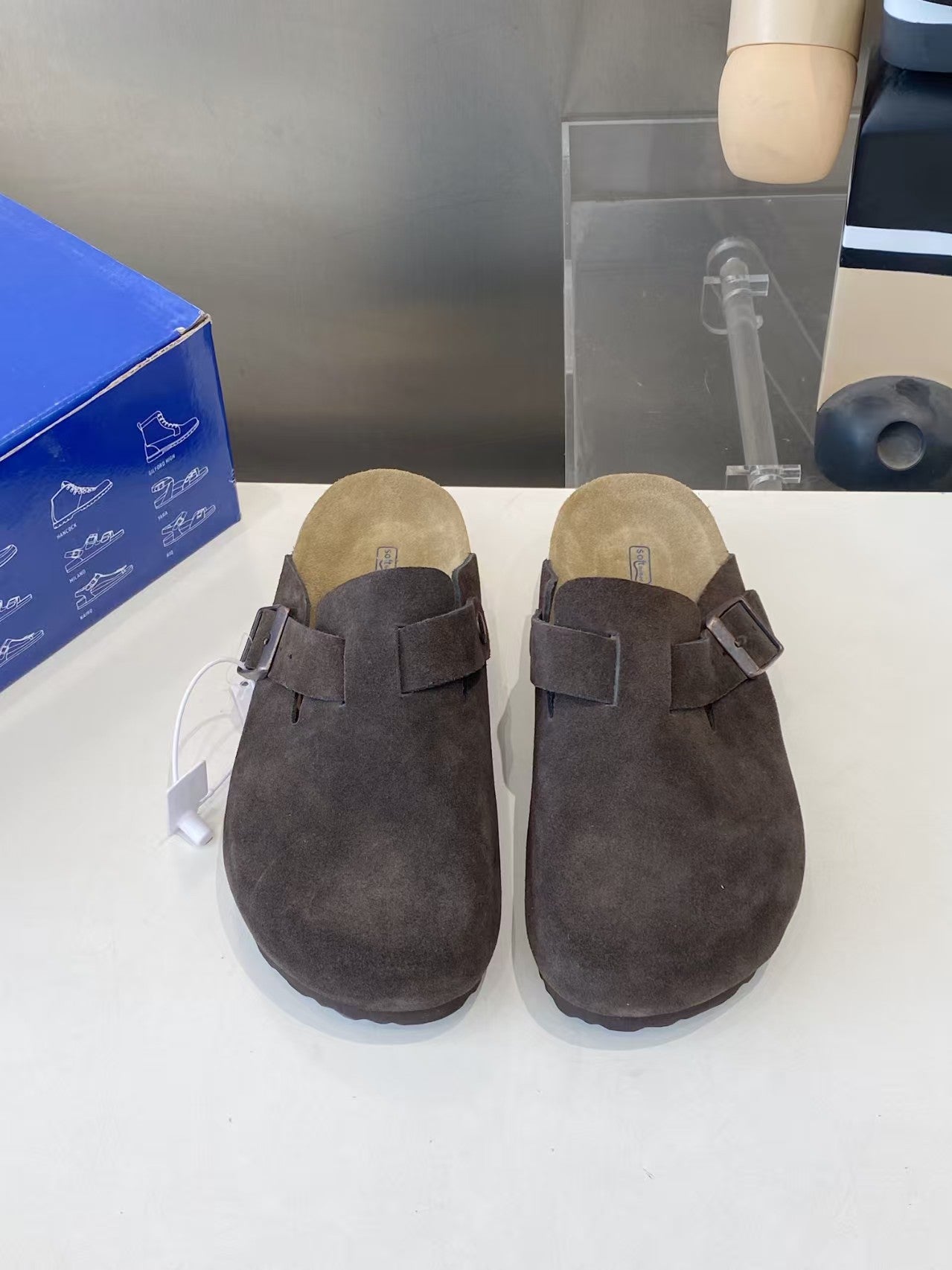 Customized high-end men's and women's slippers