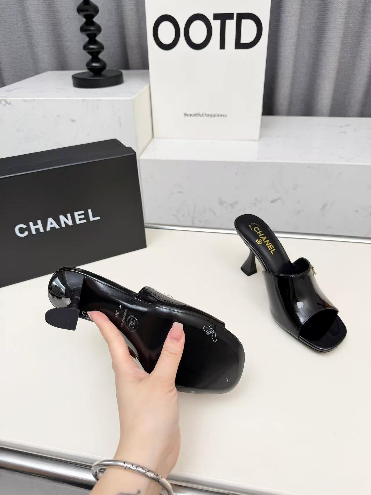 Customized high-end luxury women's slippers