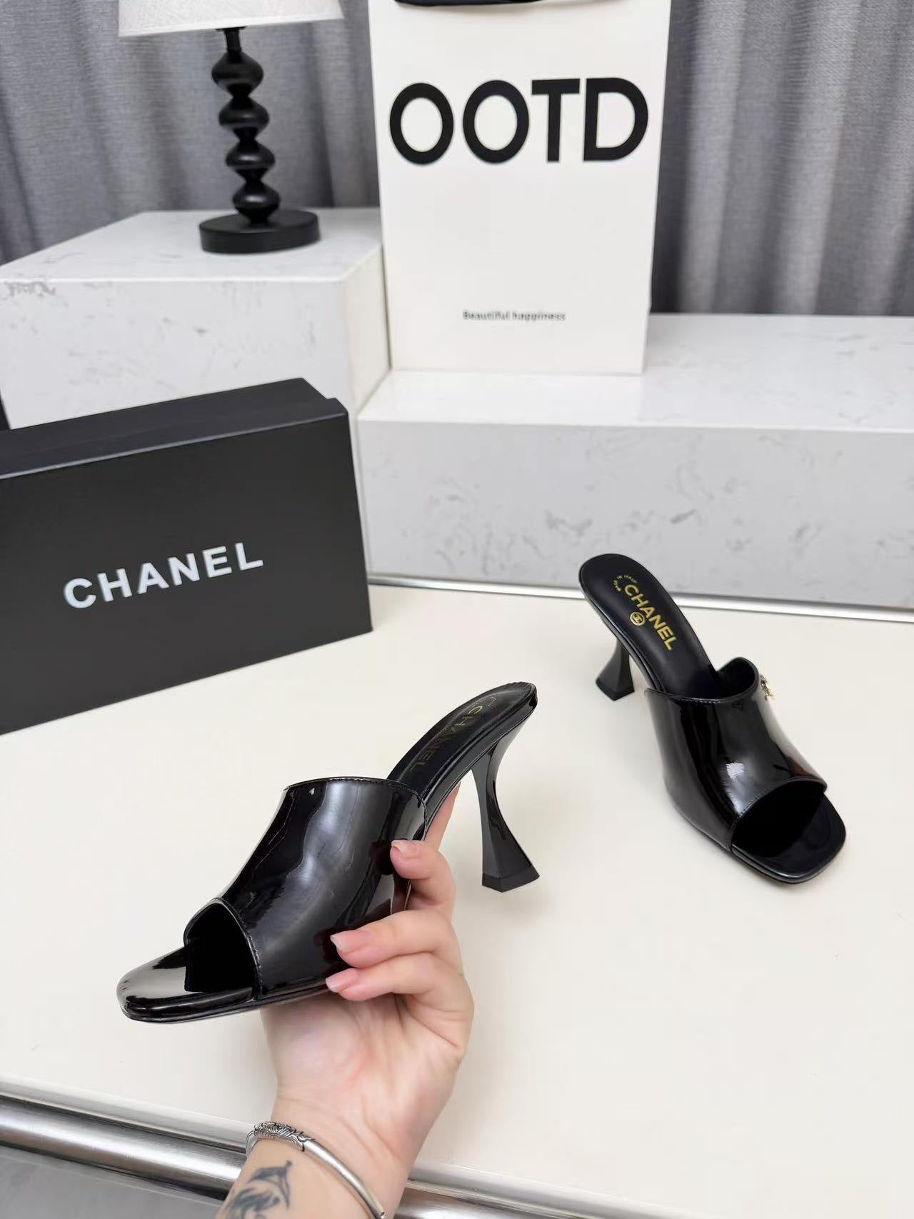 Customized high-end luxury women's slippers