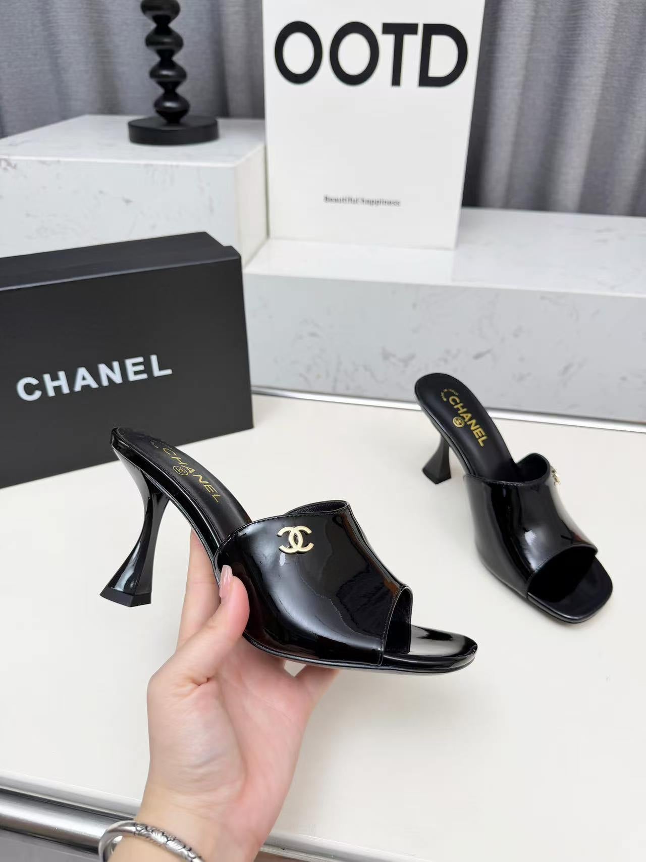 Customized high-end luxury women's slippers