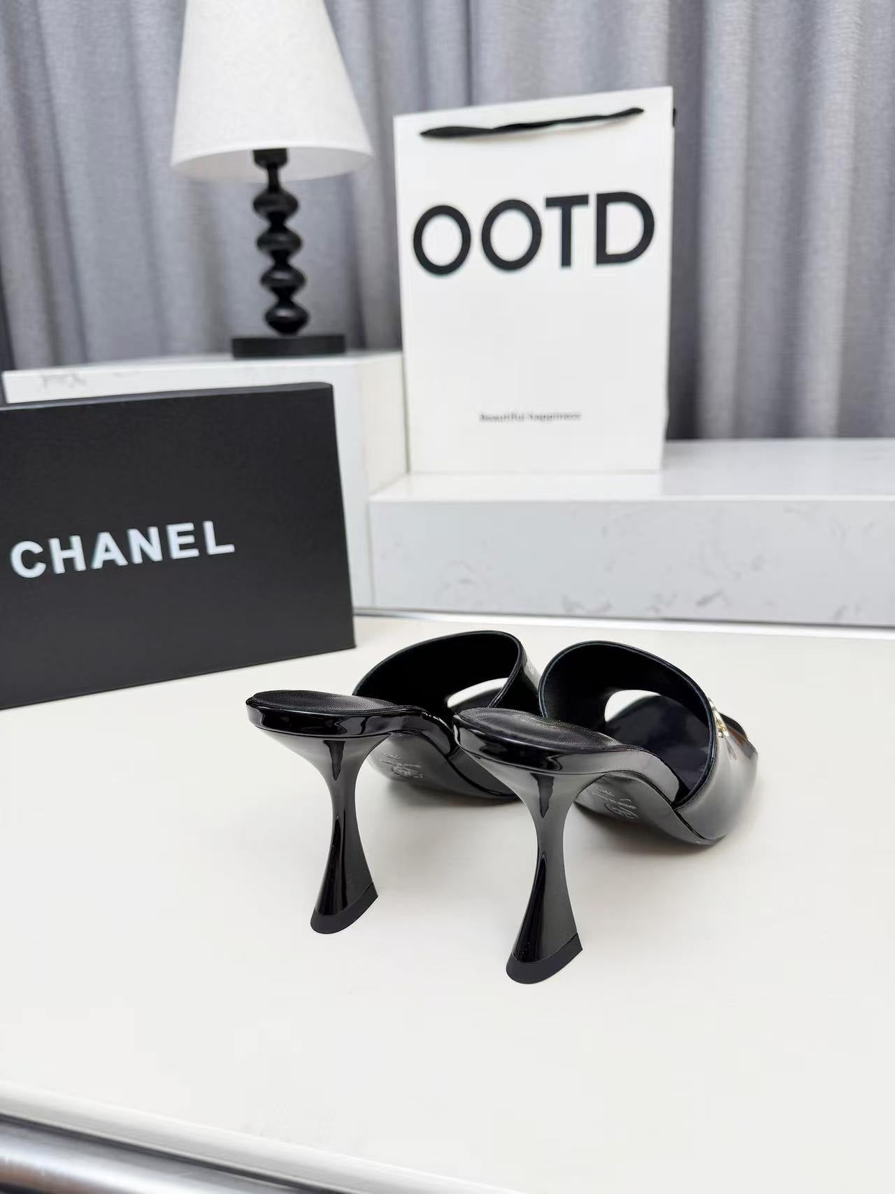 Customized high-end luxury women's slippers