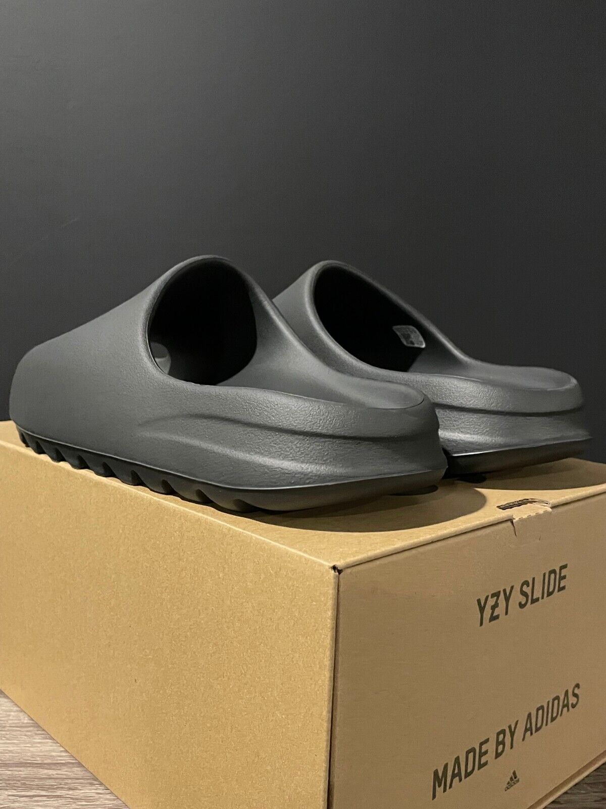 sneaker shoes women and men slides-01