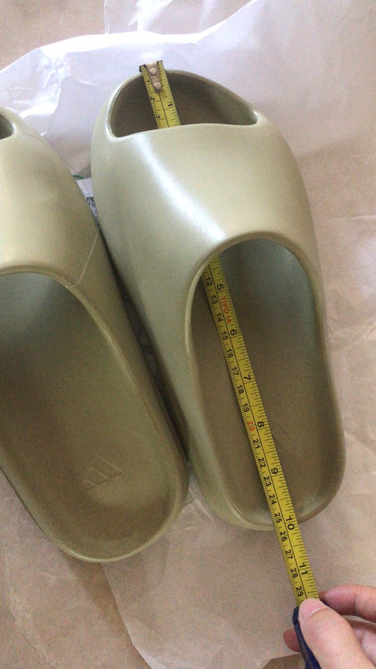 sneaker shoes  Slide