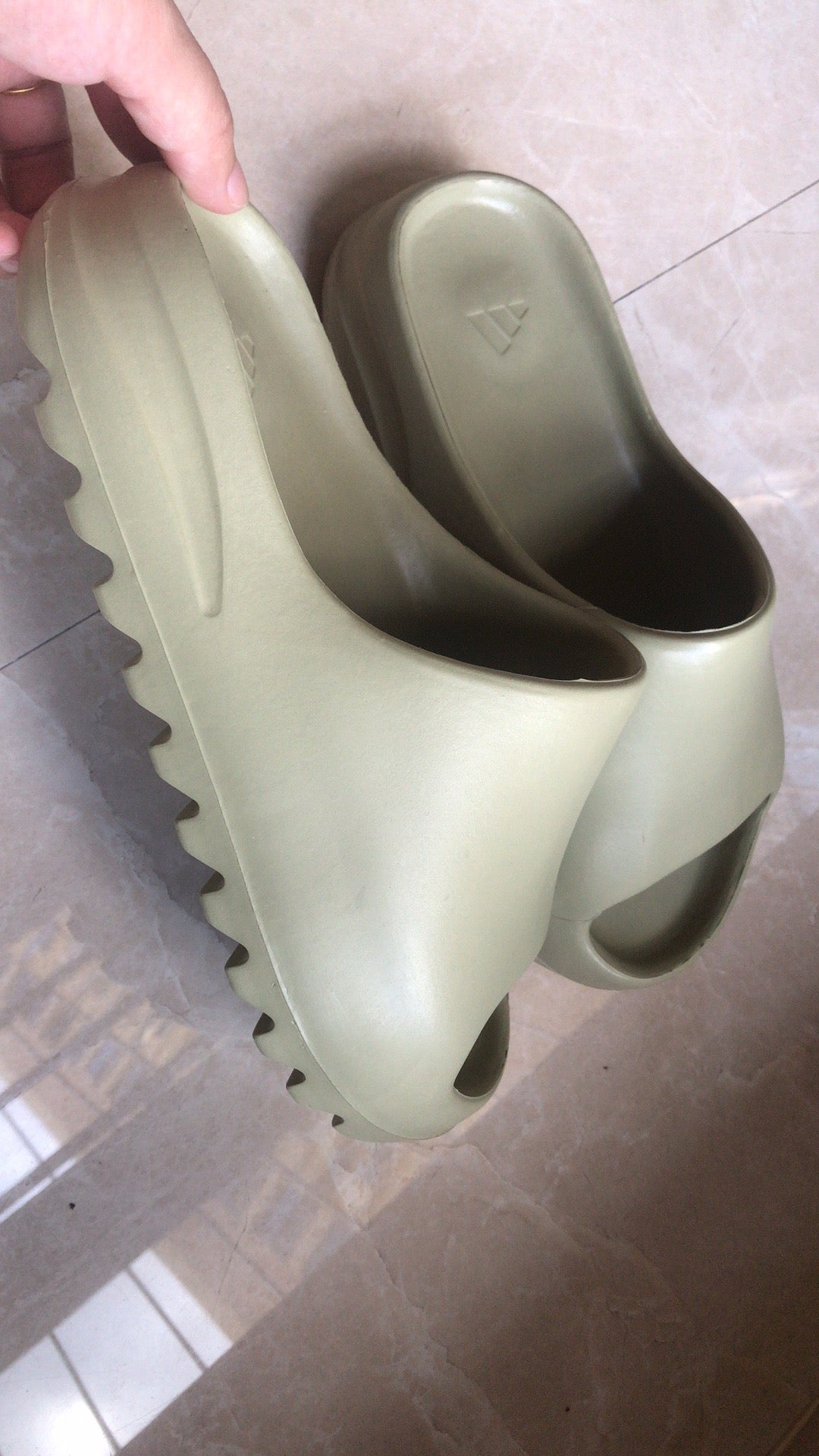 sneaker shoes  Slide