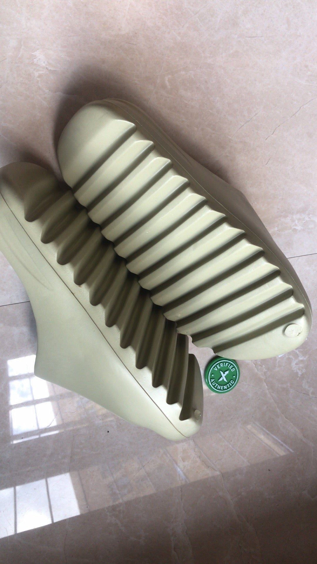 sneaker shoes  Slide
