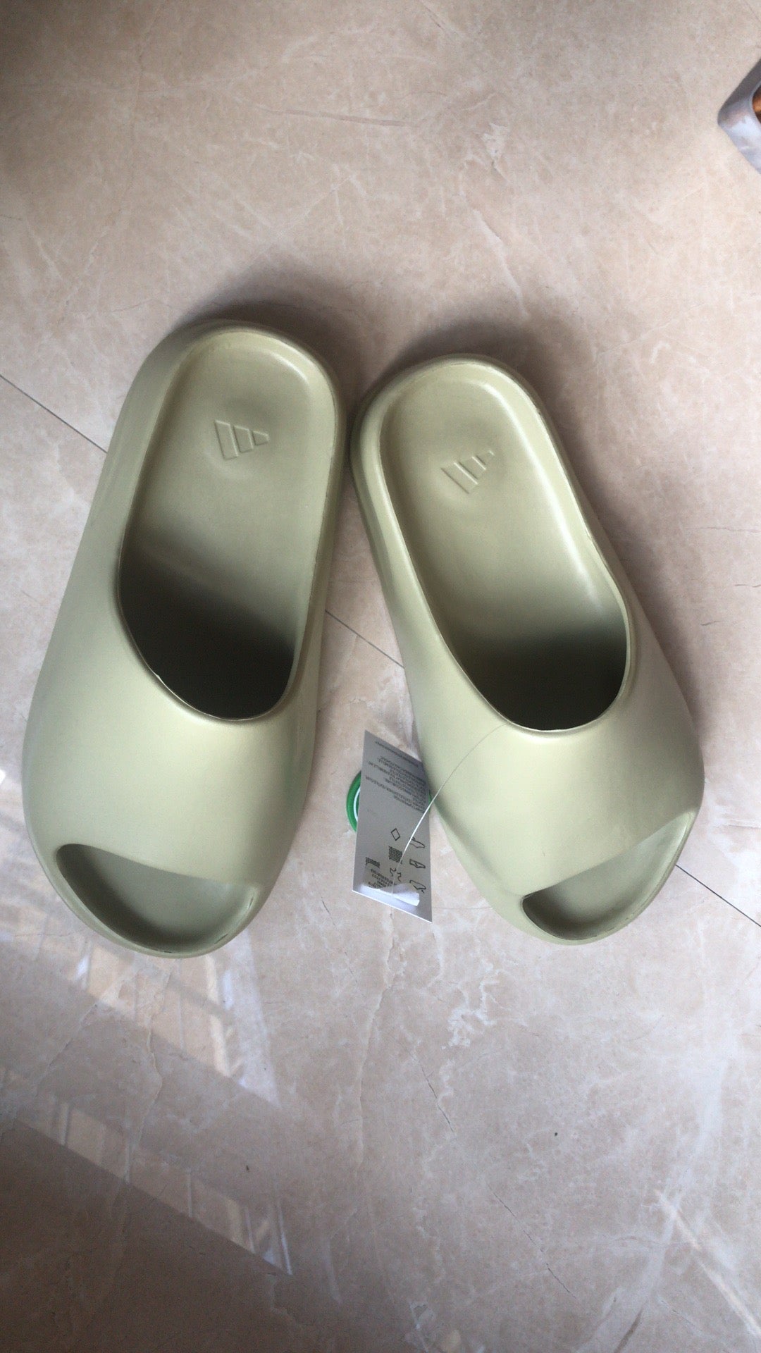 sneaker shoes  Slide