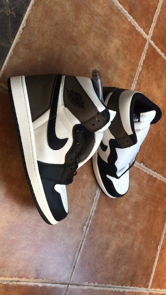 sneaker shoes  Retro 1 High OG Dark Mocha Brown 555088 -105