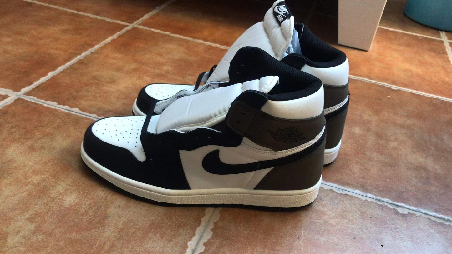 sneaker shoes  Retro 1 High OG Dark Mocha Brown 555088 -105