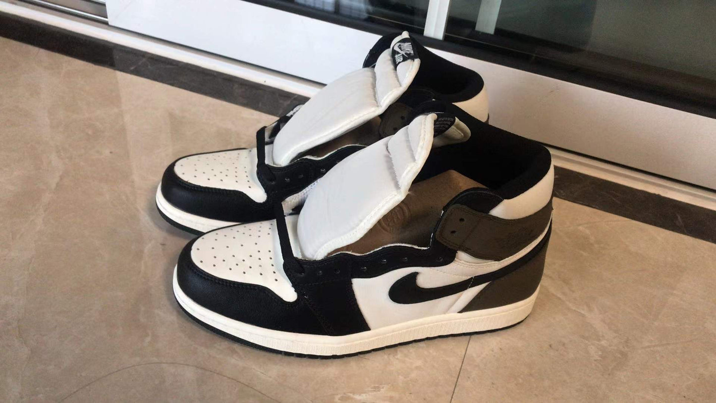 sneaker shoes  Retro 1 High OG Dark Mocha Brown 555088 -105