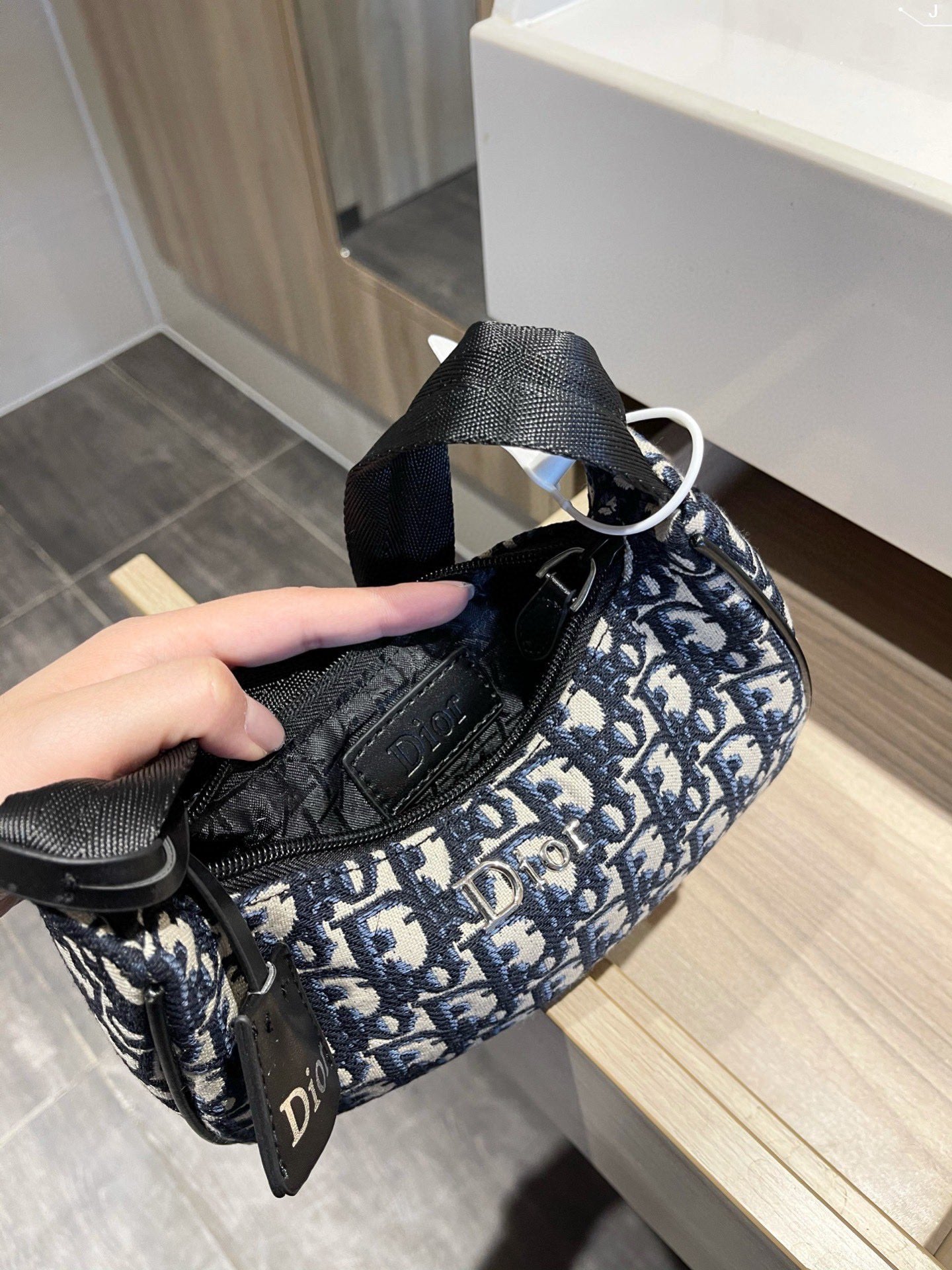 Handbags, VL